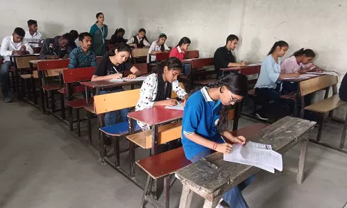 Rudraprayag: छात्रों ने प्रवेश के मुद्दे पर विधायक से की अपील Rudraprayag: छात्रों ने प्रवेश के मुद्दे पर विधायक से की अपील