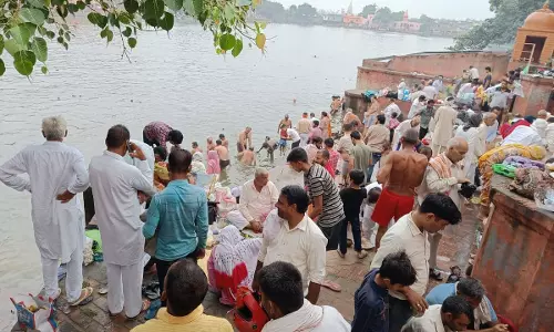 Jind: धार्मिक आयोजनों के बीच श्रद्धालुओं ने किया पिंडदान Jind: धार्मिक आयोजनों के बीच श्रद्धालुओं ने किया पिंडदान