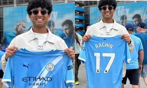 Manchester City की जर्सी में रचिन रविंद्र का स्टाइलिश लुक Manchester City की जर्सी में रचिन रविंद्र का स्टाइलिश लुक