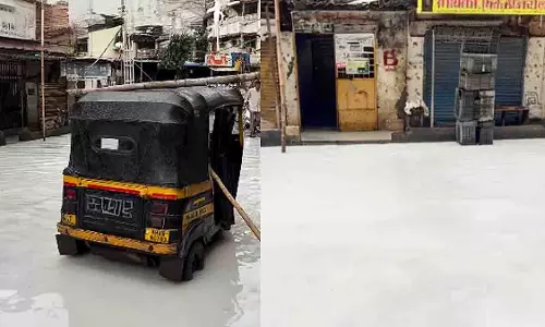 Maharashtra: वसई में बाढ़ का अनोखा दृश्य, दूध से पटीं सड़कें