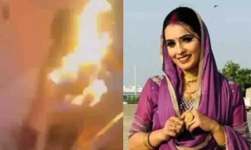 Greater Noida: दहेज की मांग पर महिला को आग के हवाले किया Greater Noida: दहेज की मांग पर महिला को आग के हवाले किया