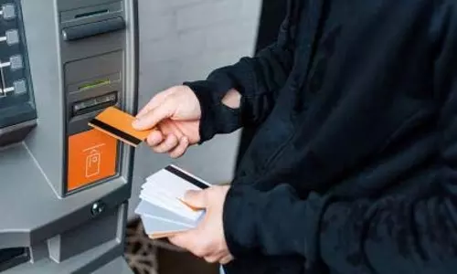 मदद के नाम पर 80 हजार रुपये की ATM धोखाधड़ी