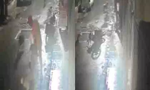 Pune: व्यक्ति पर कुत्तों ने किया हमला, इलाके में दहशत