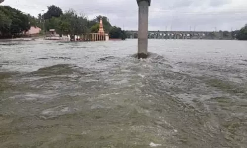 Nira river से सटे इलाके बाढ़ प्रभावित, कई गांवों के लिए अलर्ट जारी Nira river से सटे इलाके बाढ़ प्रभावित, कई गांवों के लिए अलर्ट जारी