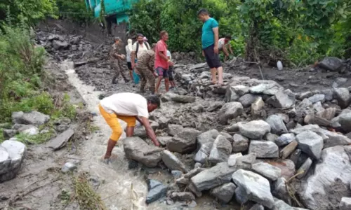 CM धामी ने चमोली में बादल फटने के बाद राहत प्रयासों का समन्वय किया, सहयोग का किया आग्रह