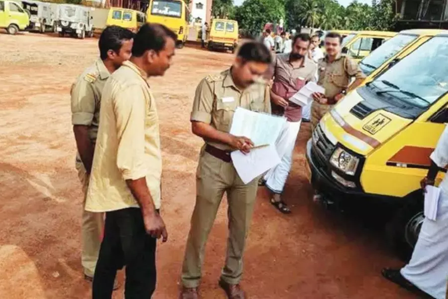 Kerala में बढ़े रजिस्ट्रेशन शुल्क से पुराने वाहन मालिकों की जेब ढीली Kerala में बढ़े रजिस्ट्रेशन शुल्क से पुराने वाहन मालिकों की जेब ढीली