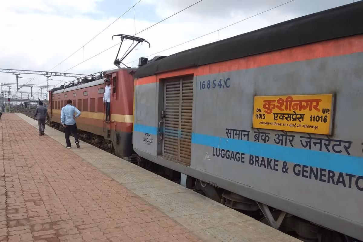 Mumbai: कुशीनगर एक्सप्रेस में शव मिलने से यात्रियों में डर