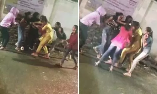 Yerawada में अपने बॉयफ्रेंड को लेकर लड़कियों में फूटा गुस्सा