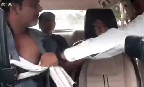 Delhi: वकील और साथियों ने कैब ड्राइवर को बेरहमी से पीटा