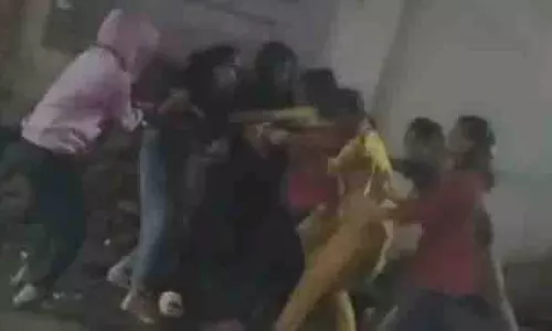 Pune: यरवदा में बॉयफ्रेंड मैसेज पर लड़कियों में झड़प