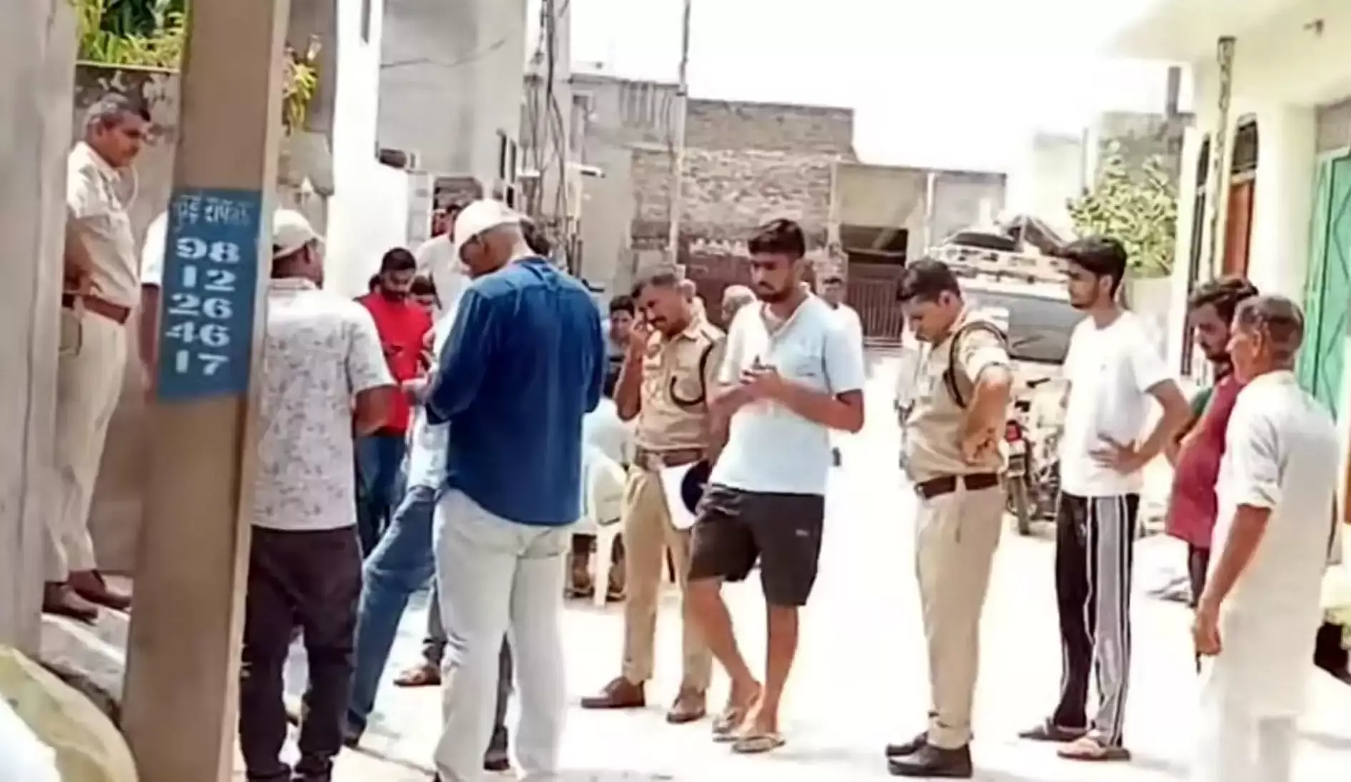 Hisar: भाजपा नेता ने गंदे पानी विवाद में किया हमला, हिसार में तनाव Hisar: भाजपा नेता ने गंदे पानी विवाद में किया हमला, हिसार में तनाव