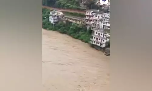 Uttarakhand: भारी बारिश के बीच अलकनंदा, भागीरथी नदियां उफान पर Uttarakhand: भारी बारिश के बीच अलकनंदा, भागीरथी नदियां उफान पर