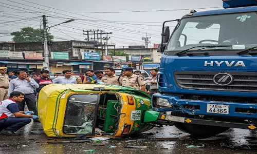 पटना में ऑटो और हाइवा ट्रक की भिड़ंत, 8 की मौत, 5 घायल पटना में ऑटो और हाइवा ट्रक की भिड़ंत, 8 की मौत, 5 घायल