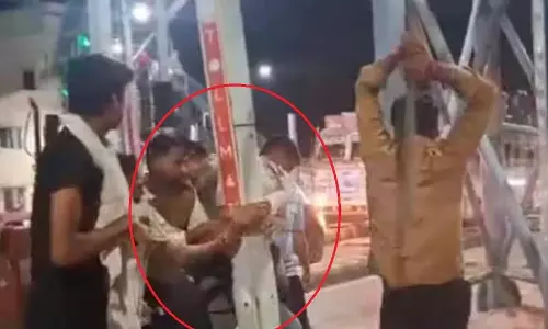 BIG BREAKING: NHAI की बड़ी कार्रवाई, टोल एजेंसी का कॉन्ट्रैक्ट खत्म, 20 लाख जुर्माना BIG BREAKING: NHAI की बड़ी कार्रवाई, टोल एजेंसी का कॉन्ट्रैक्ट खत्म, 20 लाख जुर्माना
