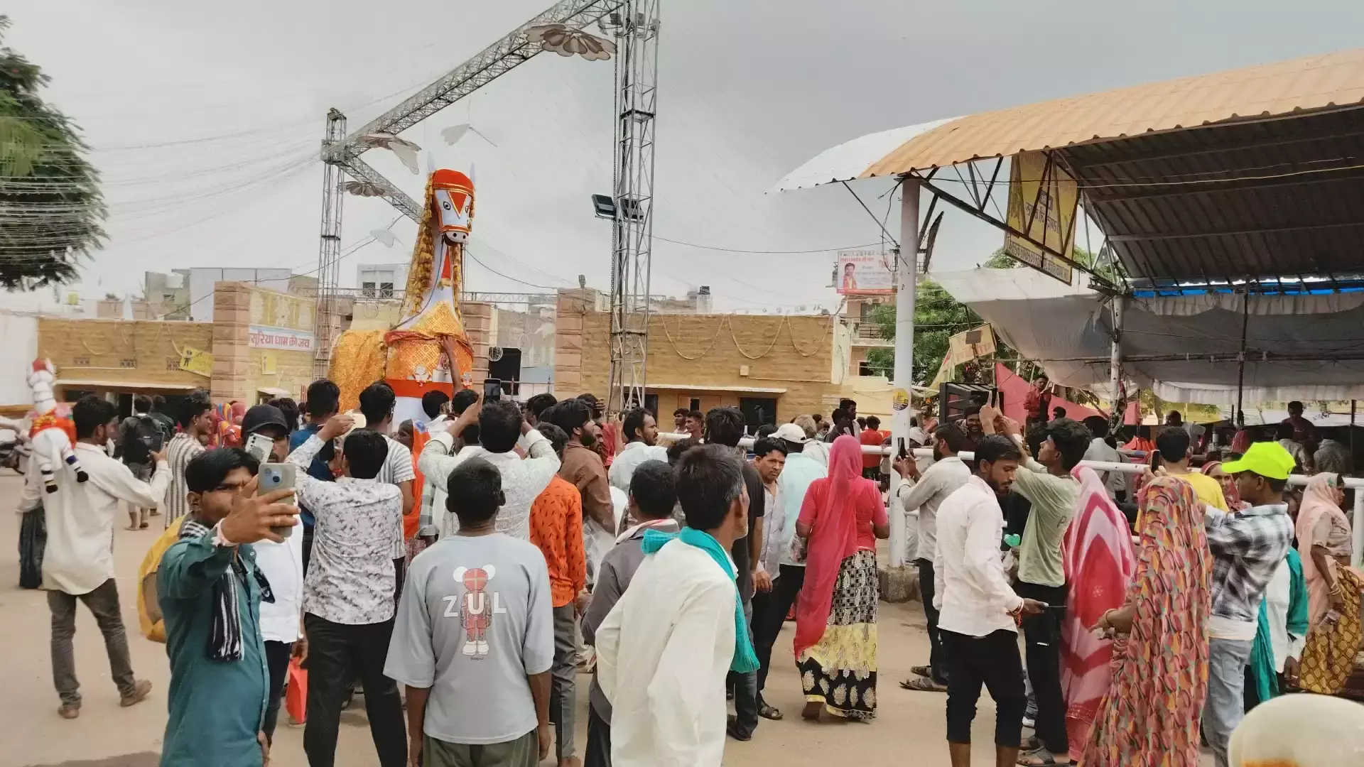 Jodhpur: लोक देवता बाबा रामदेव के मसूरिया मेले में उमड़ी श्रद्धालुओं की भीड़