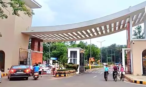 IIT Kharagpur ने छात्र के ट्रेन से लापता होने पर बात की