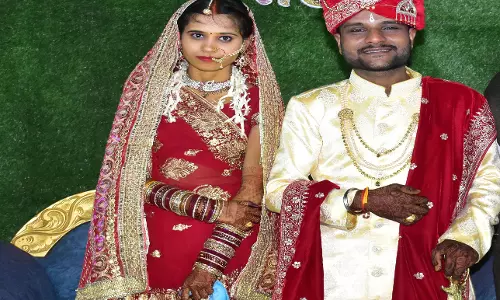 तीजा से पहले पति ने की पत्नी की गला दबाकर हत्या, थाने में किया सरेंडर