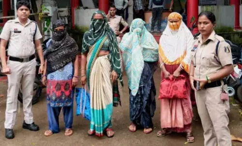 बिलासपुर में पुलिस का विशेष पेट्रोलिंग अभियान, संदिग्ध महिलाओं पर कार्रवाई बिलासपुर में पुलिस का विशेष पेट्रोलिंग अभियान, संदिग्ध महिलाओं पर कार्रवाई