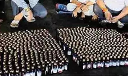 MP News: बोलेरो से 820 शीशी प्रतिबंधित सिरप जब्त MP News: बोलेरो से 820 शीशी प्रतिबंधित सिरप जब्त