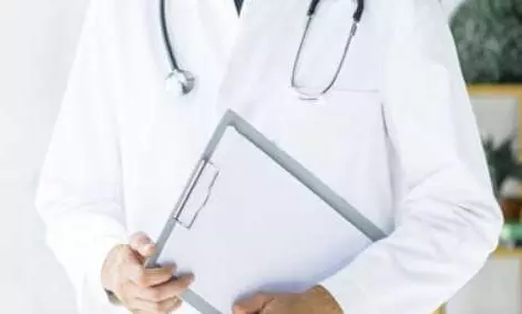 हॉस्पिटल के बाथरूम में वीडियो बनाता था सर्जन डॉक्टर, 400 महिलाओं का आरोप हॉस्पिटल के बाथरूम में वीडियो बनाता था सर्जन डॉक्टर, 400 महिलाओं का आरोप
