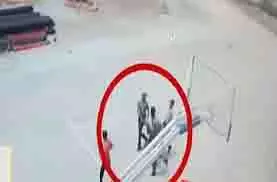 Punjab: खेलते-खेलते जमीन पर गिरा Student,School में भगदड़ Punjab: खेलते-खेलते जमीन पर गिरा Student,School में भगदड़