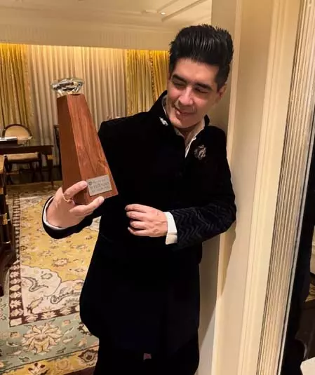 डिजाइनर से निर्माता बने मनीष मल्होत्रा, गुस्ताख इश्क को लेकर दिया ये बड़ा अपडेट डिजाइनर से निर्माता बने मनीष मल्होत्रा, गुस्ताख इश्क को लेकर दिया ये बड़ा अपडेट
