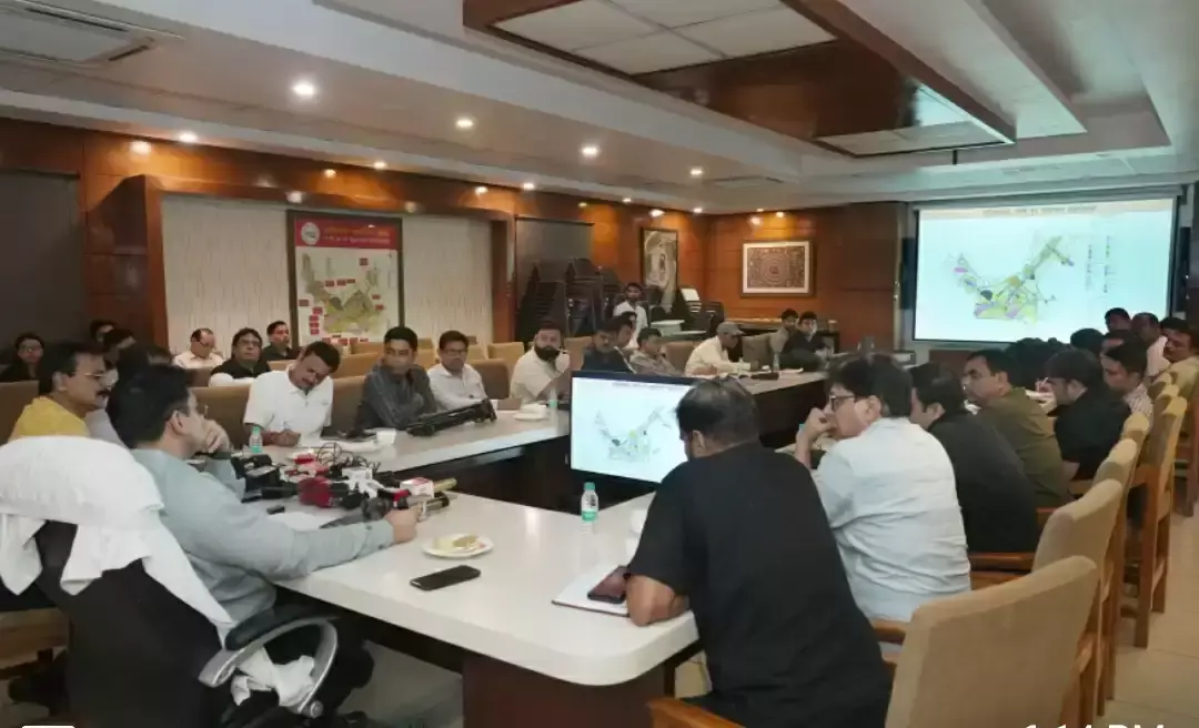 Ghaziabad: महेश कुमार ने अधिकारियों को गोवंश स्वास्थ्य की निगरानी करने का निर्देश दिया Ghaziabad: महेश कुमार ने अधिकारियों को गोवंश स्वास्थ्य की निगरानी करने का निर्देश दिया