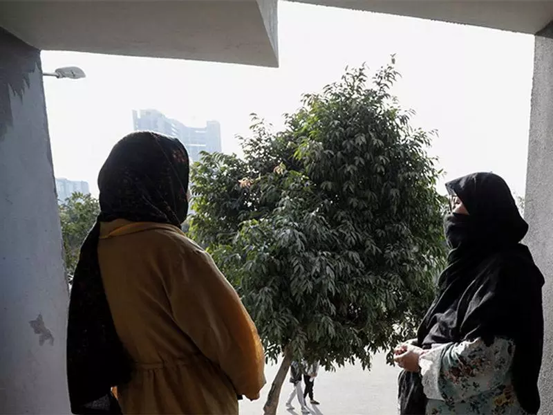 नीतिगत बदलावों से अफगान शरणार्थियों की उम्मीदें टूटी, पाकिस्तान में फंसे नीतिगत बदलावों से अफगान शरणार्थियों की उम्मीदें टूटी, पाकिस्तान में फंसे