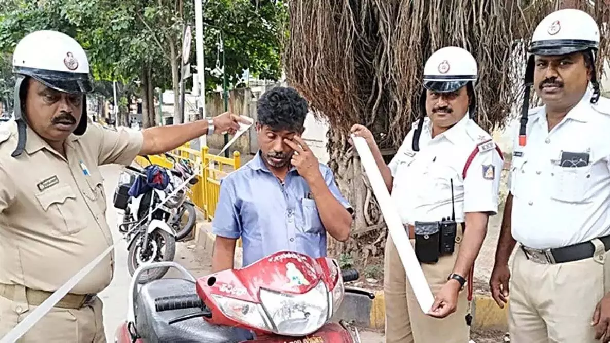 ट्रैफिक जुर्माना भुगतान पर 50% की छूट; पहले दिन लोगों का अच्छा रिस्पांस, 4.18 करोड़ जुर्माना वसूला ट्रैफिक जुर्माना भुगतान पर 50% की छूट; पहले दिन लोगों का अच्छा रिस्पांस, 4.18 करोड़ जुर्माना वसूला