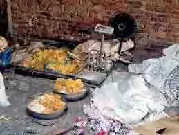 Ludhiana: स्वच्छता मानदंडों का उल्लंघन करने पर सोया चाप फैक्ट्री बंद Ludhiana: स्वच्छता मानदंडों का उल्लंघन करने पर सोया चाप फैक्ट्री बंद