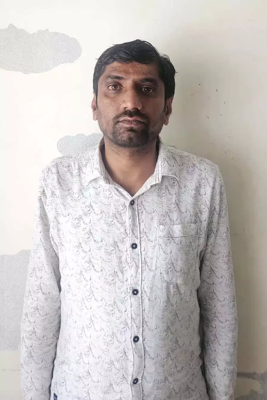 शिक्षा मंत्री मधु के नाम पर ठगी की कोशिश, रिटायर्ड तहसीलदार का बेटा गिरफ्तार शिक्षा मंत्री मधु के नाम पर ठगी की कोशिश, रिटायर्ड तहसीलदार का बेटा गिरफ्तार