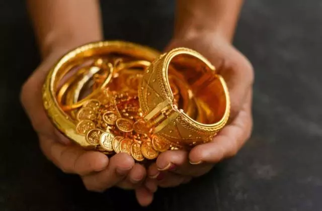 सोना और चांदी खरीदारों के लिए खुशखबरी सोना और चांदी खरीदारों के लिए खुशखबरी