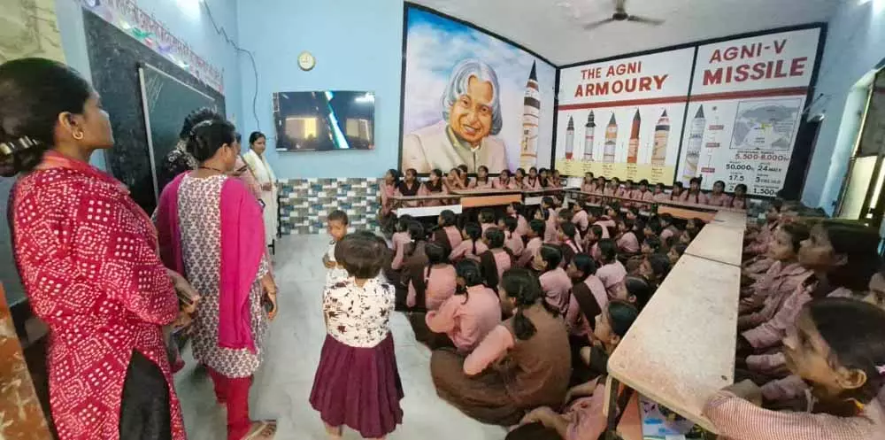 Lucknow: नेशनल स्पेस डे पर परिषदीय विद्यालयों के लाखों बच्चों को अंतरिक्ष शिक्षा Lucknow: नेशनल स्पेस डे पर परिषदीय विद्यालयों के लाखों बच्चों को अंतरिक्ष शिक्षा