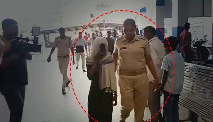 Sambalpur में महानदी में कूदने वाली नौवीं कक्षा की लड़की को जीवित बचाया गया Sambalpur में महानदी में कूदने वाली नौवीं कक्षा की लड़की को जीवित बचाया गया