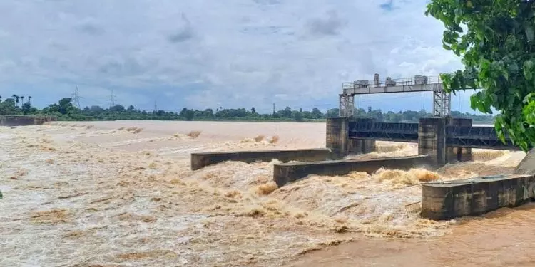 भारी बारिश से बैतरणी, सुवर्णरेखा में बाढ़ की चेतावनी जारी भारी बारिश से बैतरणी, सुवर्णरेखा में बाढ़ की चेतावनी जारी