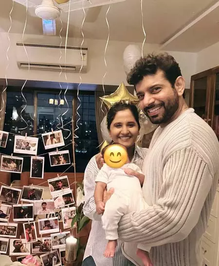 विनीत कुमार सिंह के बर्थडे पर पत्नी ने शेयर की बेटे की पहली तस्वीर विनीत कुमार सिंह के बर्थडे पर पत्नी ने शेयर की बेटे की पहली तस्वीर