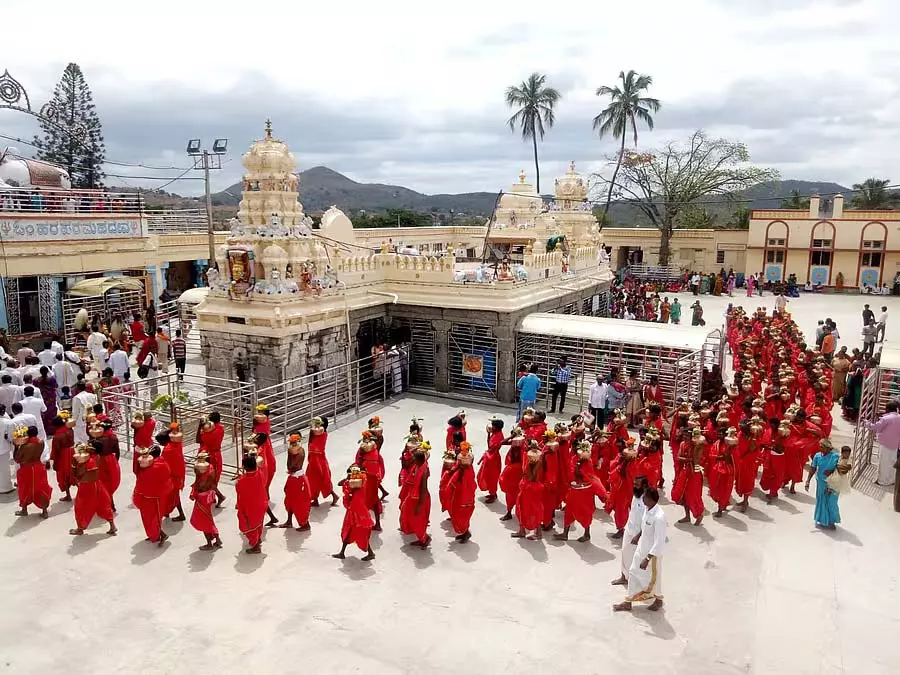 Karnataka : महादेश्वर स्वामी के लिए विशेष अमावस्या पूजा और कुंभाभिषेकम Karnataka : महादेश्वर स्वामी के लिए विशेष अमावस्या पूजा और कुंभाभिषेकम