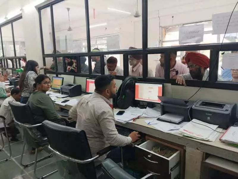 Ludhiana: संपत्ति कर, 31 अगस्त की समय सीमा नजदीक आने पर सुविधा केंद्र सप्ताहांत में भी खुले रहेंगे Ludhiana: संपत्ति कर, 31 अगस्त की समय सीमा नजदीक आने पर सुविधा केंद्र सप्ताहांत में भी खुले रहेंगे