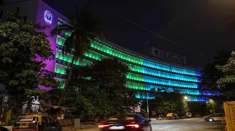 SEBI ने आईडीबीआई बैंक में एलआईसी को सार्वजनिक शेयरधारक के रूप में पुनर्वर्गीकृत करने को मंजूरी दी SEBI ने आईडीबीआई बैंक में एलआईसी को सार्वजनिक शेयरधारक के रूप में पुनर्वर्गीकृत करने को मंजूरी दी