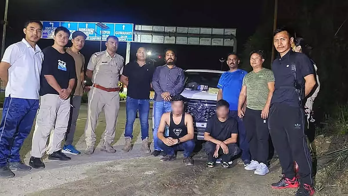 A P में मादक पदार्थों की तस्करी के मामले में दो गिरफ्तार A P में मादक पदार्थों की तस्करी के मामले में दो गिरफ्तार