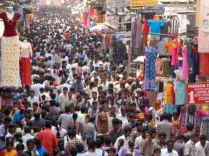 Pune में भारी यातायात, बाजारों में भारी भीड़ Pune में भारी यातायात, बाजारों में भारी भीड़