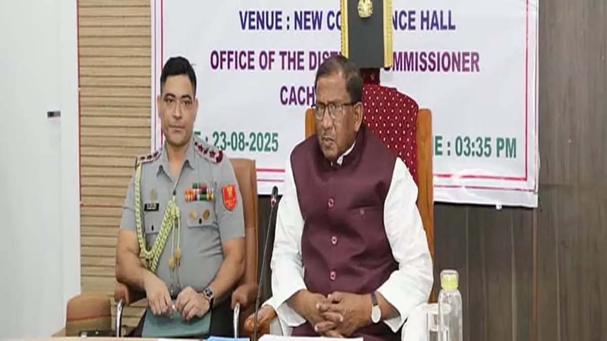 Assam के राज्यपाल ने कछार जिला प्रशासन के साथ जिला समीक्षा बैठक की Assam के राज्यपाल ने कछार जिला प्रशासन के साथ जिला समीक्षा बैठक की