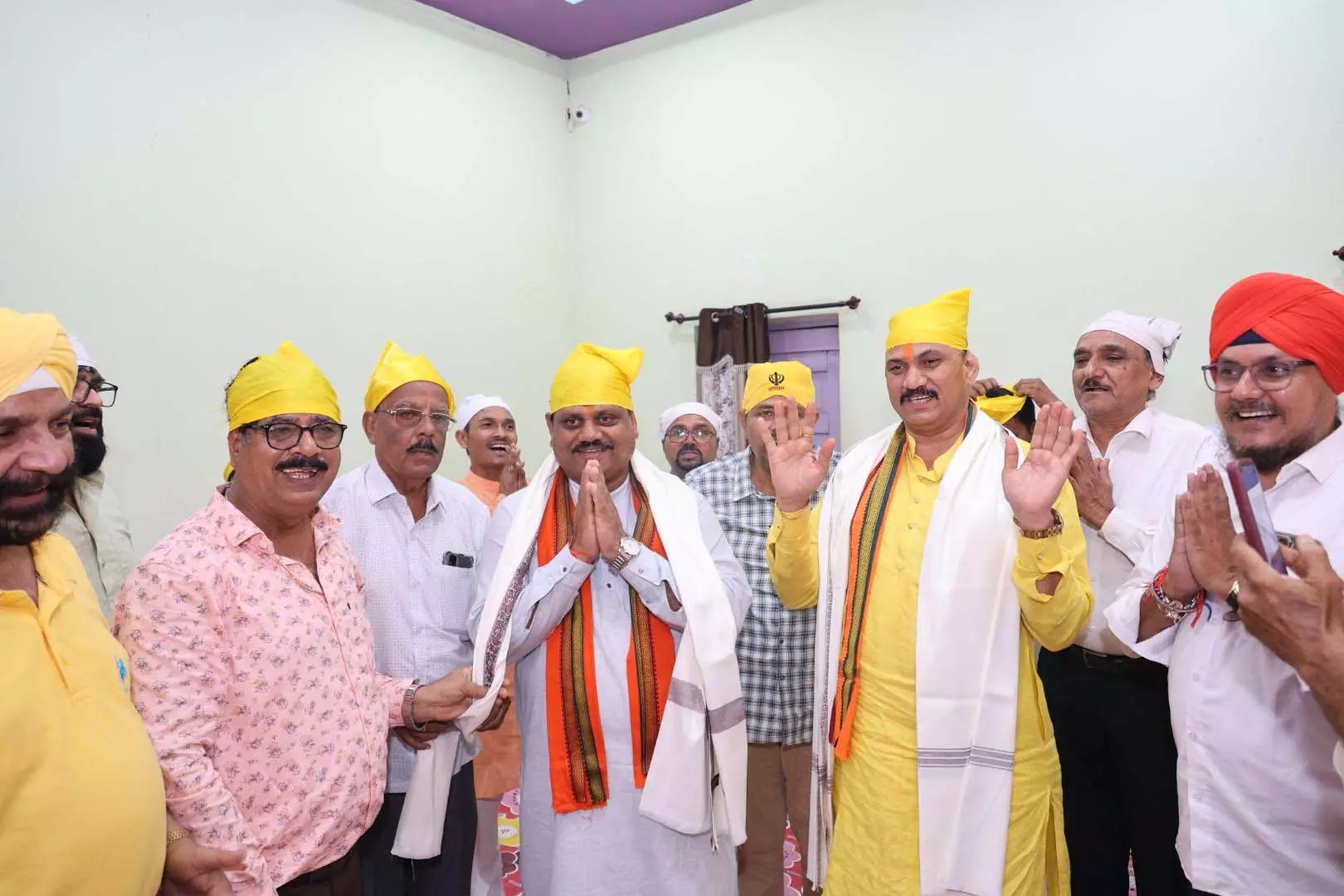गुरुद्वारे में मत्था टेककर स्वास्थ्य मंत्री श्याम बिहारी जायसवाल ने मांगी प्रदेशवासियों की खुशहाली की दुआ गुरुद्वारे में मत्था टेककर स्वास्थ्य मंत्री श्याम बिहारी जायसवाल ने मांगी प्रदेशवासियों की खुशहाली की दुआ