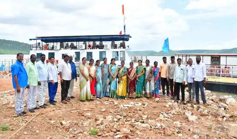 Kolhapur में पूर्व छात्रों का सम्मेलन.. मंत्री जुपल्ली शामिल हुए Kolhapur में पूर्व छात्रों का सम्मेलन.. मंत्री जुपल्ली शामिल हुए