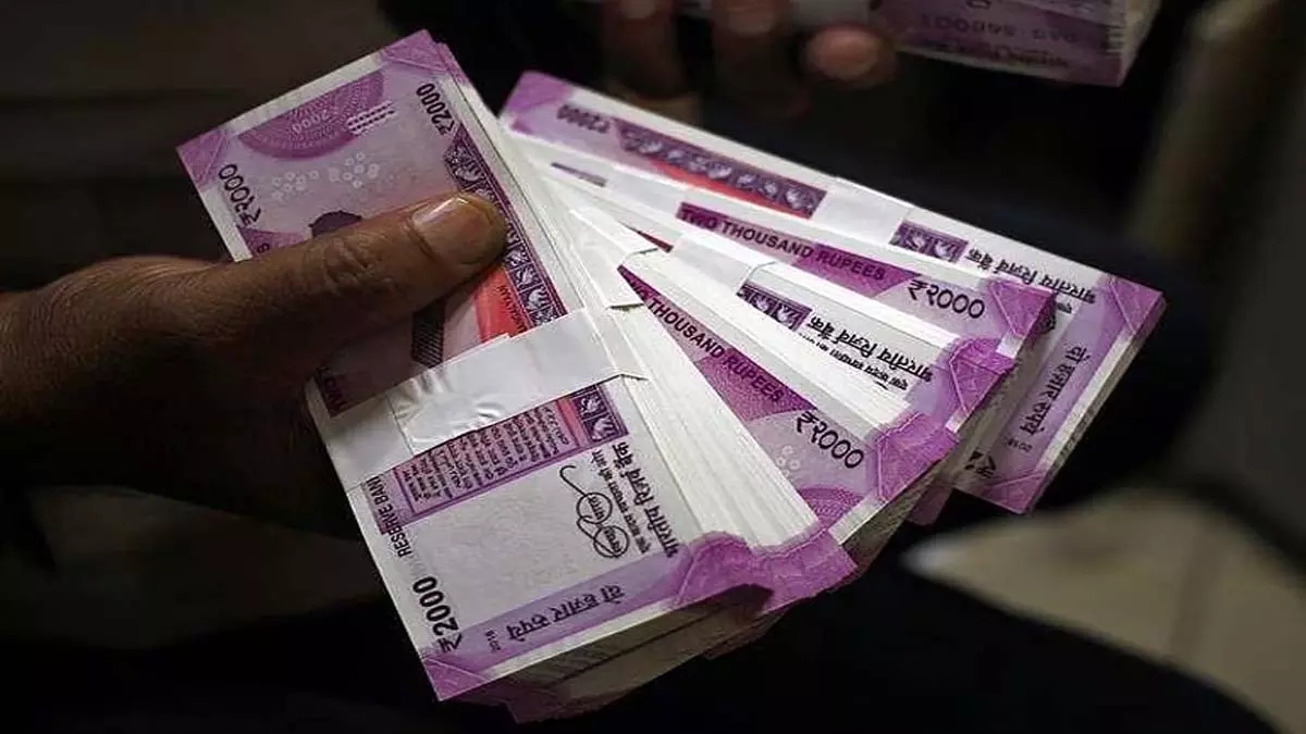 TN में 2 करोड़ रुपये की हेराफेरी के आरोप में बीडीओ समेत पांच लोगों पर मामला दर्ज TN में 2 करोड़ रुपये की हेराफेरी के आरोप में बीडीओ समेत पांच लोगों पर मामला दर्ज