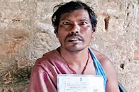 Purulia के असित को आवास सूची में नाम होने के बावजूद नहीं मिला घर Purulia के असित को आवास सूची में नाम होने के बावजूद नहीं मिला घर