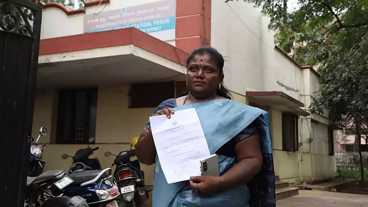 Coimbatore में स्कूल सेक्स स्कैंडल की पुलिस जाँच तेज़ Coimbatore में स्कूल सेक्स स्कैंडल की पुलिस जाँच तेज़