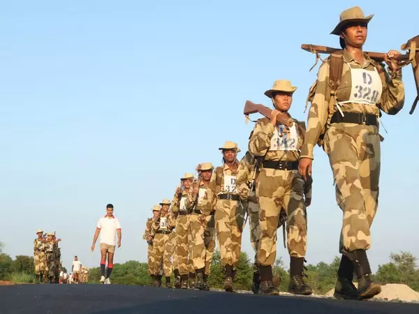 CISF ने अग्रिम मोर्चे पर ऑपरेशन के लिए पहली बार महिला कमांडो इकाई बनाई CISF ने अग्रिम मोर्चे पर ऑपरेशन के लिए पहली बार महिला कमांडो इकाई बनाई