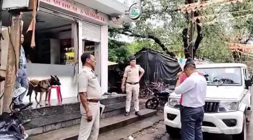 CG: तीन दुकानों में एक ही रात चोरी, लाखों की नगदी पार CG: तीन दुकानों में एक ही रात चोरी, लाखों की नगदी पार