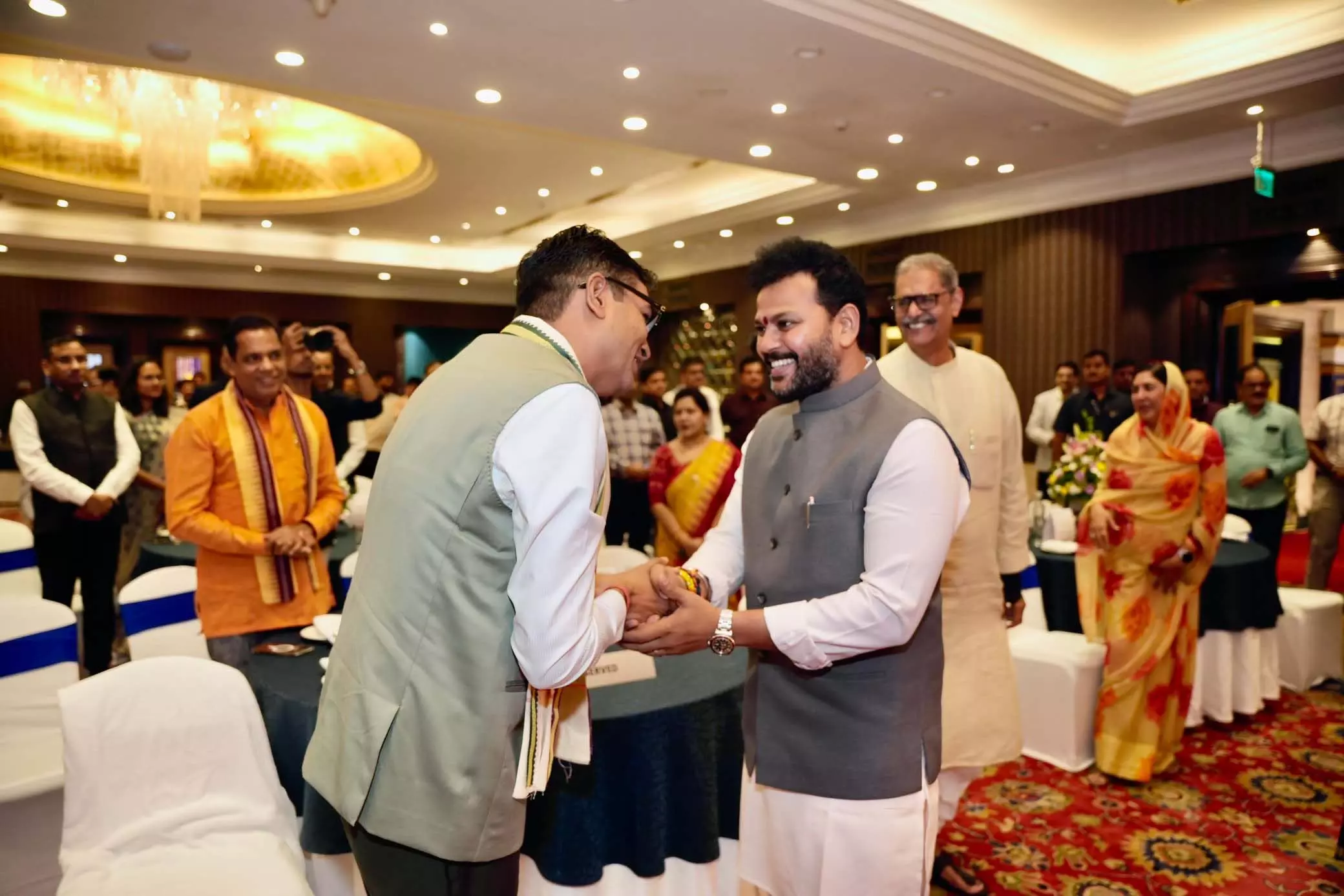 ओपी चौधरी ने ओडिशा प्रवास के दौरान केंद्रीय नागर विमानन मंत्री से की मुलाकात ओपी चौधरी ने ओडिशा प्रवास के दौरान केंद्रीय नागर विमानन मंत्री से की मुलाकात